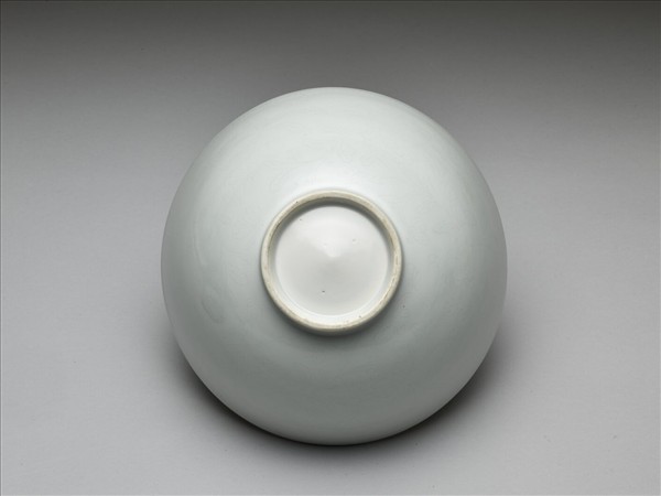 白瓷劃花蓮瓣花卉紋蓮子碗