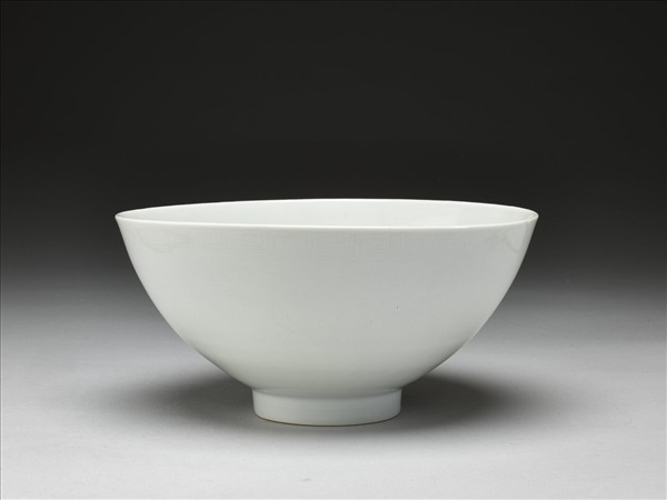 白瓷劃花蓮瓣花卉紋蓮子碗