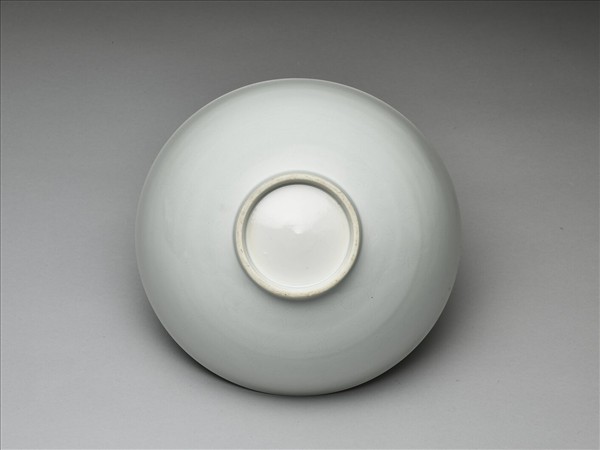 白瓷劃花蓮瓣花卉紋蓮子碗