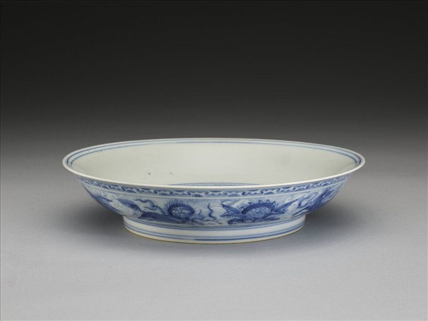 青花波濤海獸紋盤