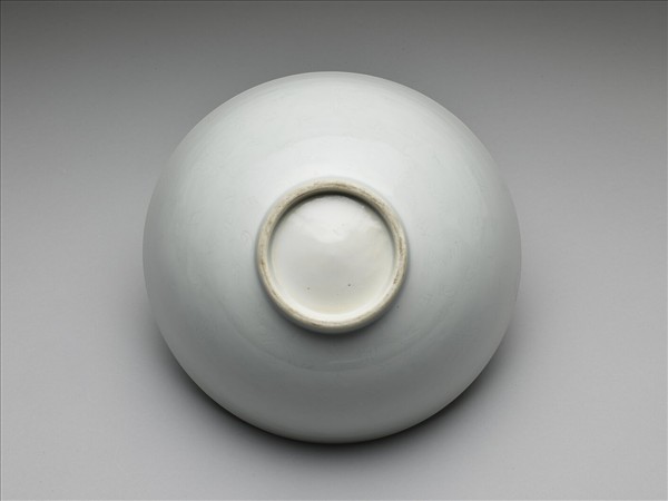 白瓷劃花蓮瓣花卉紋蓮子碗