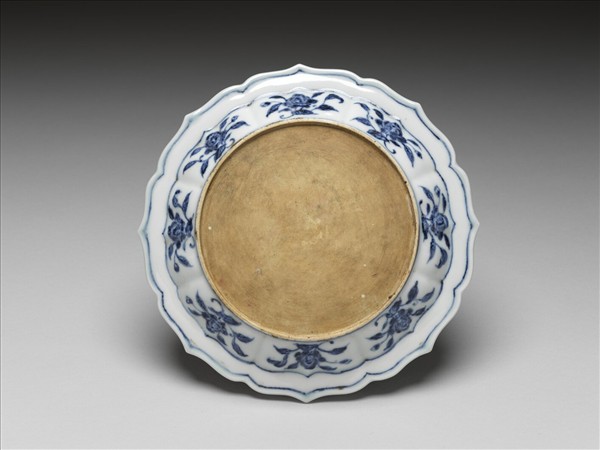 青花花果紋菱花式盤