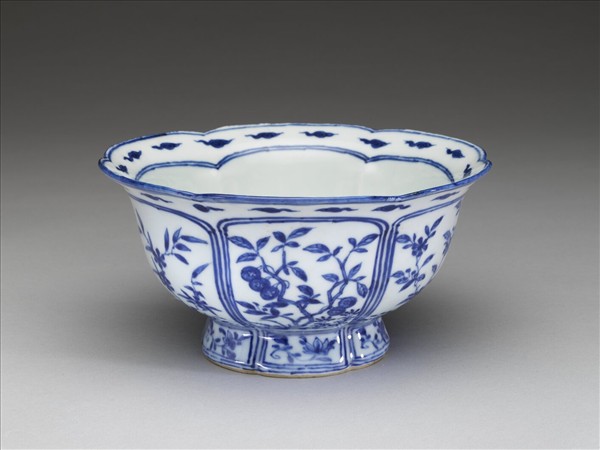 青花花卉紋花式碗
