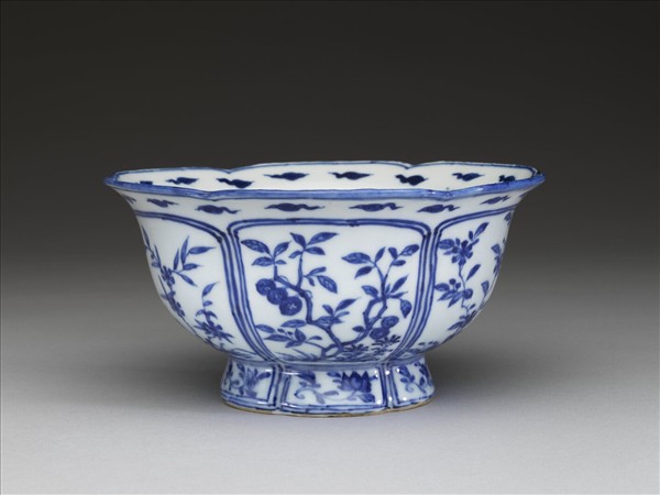 青花花卉紋花式碗