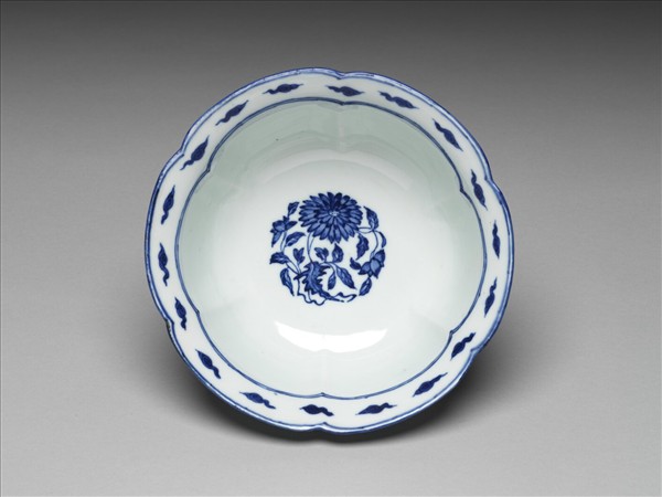 青花花卉紋花式碗