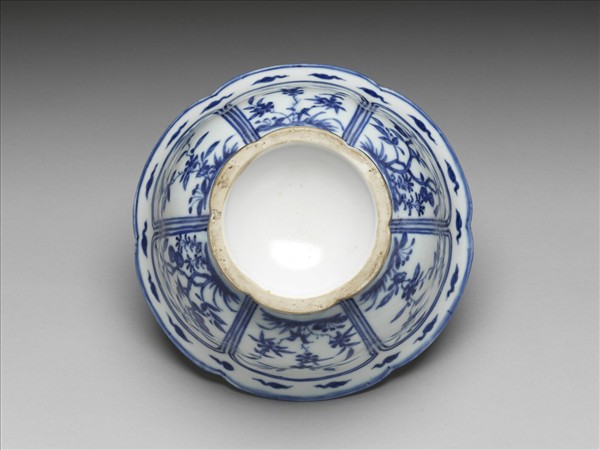 青花花卉紋花式碗