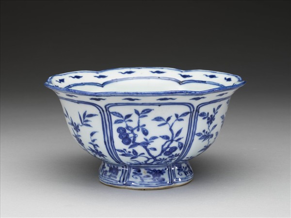 青花花卉紋花式碗
