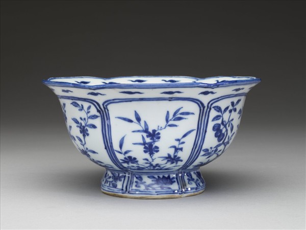 青花花卉紋花式碗