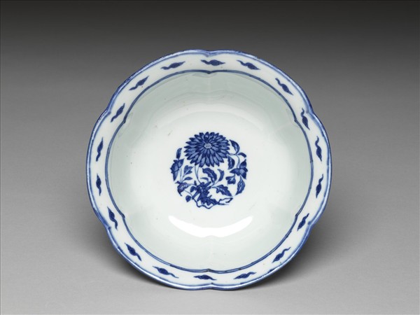 青花花卉紋花式碗