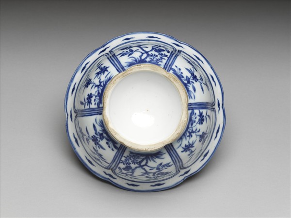 青花花卉紋花式碗