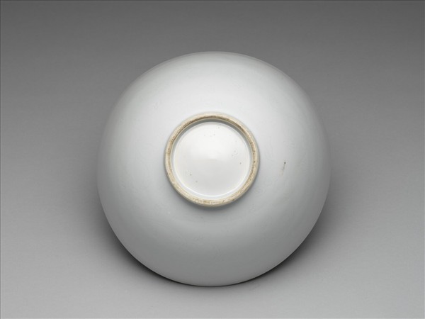 白瓷劃花蓮瓣花卉紋蓮子碗