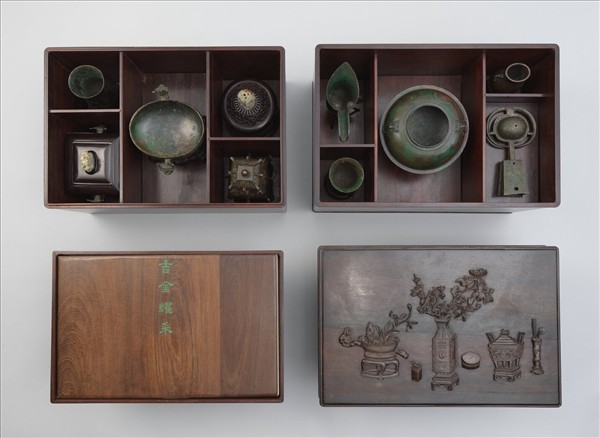 雕紫檀博古圖匣