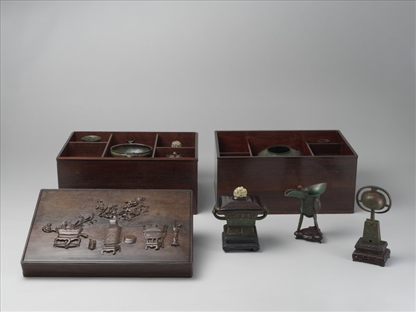 雕紫檀博古圖匣