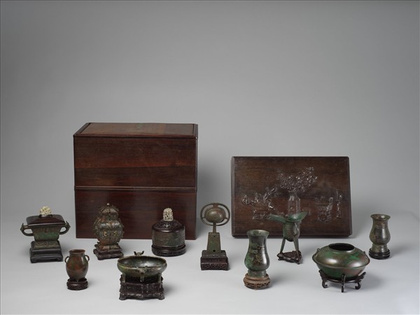 雕紫檀博古圖匣