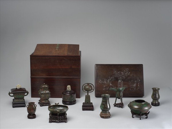 雕紫檀博古圖匣