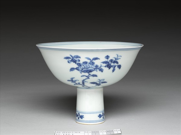 青花茶花紋高足碗