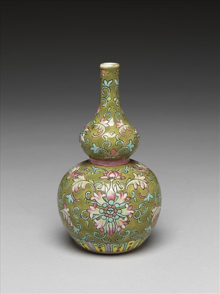 粉彩番蓮紋葫蘆瓶