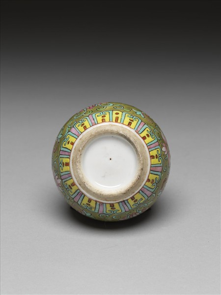 粉彩番蓮紋葫蘆瓶