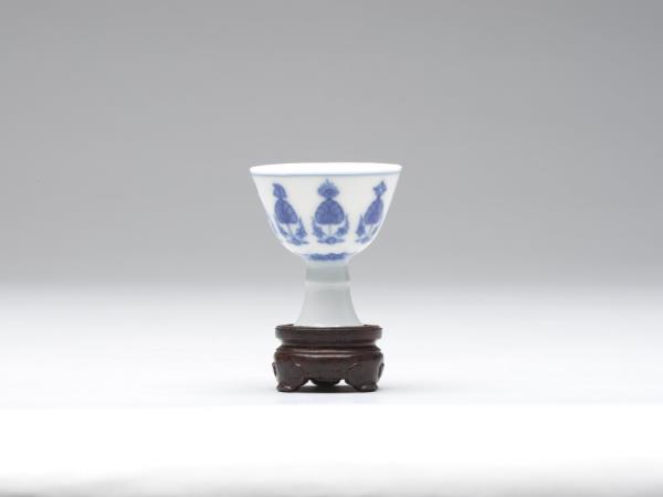 青花八寶高足杯