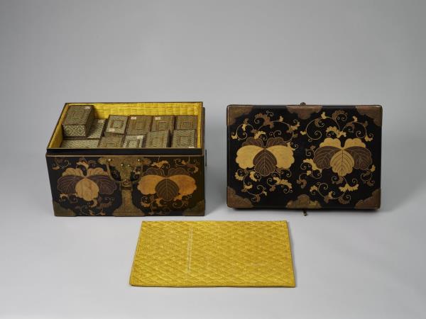 乾隆「采挹流霞」箱