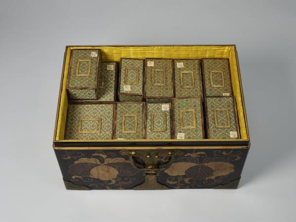 乾隆「采挹流霞」箱