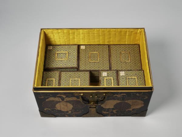 乾隆「采挹流霞」箱