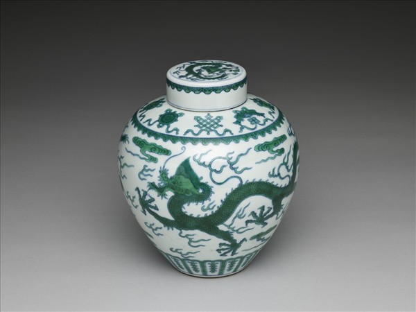 白地綠彩龍紋蓋罐
