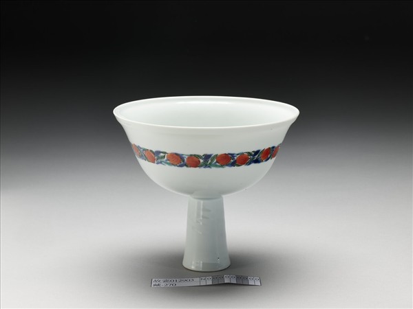 五彩蟠桃紋高足碗