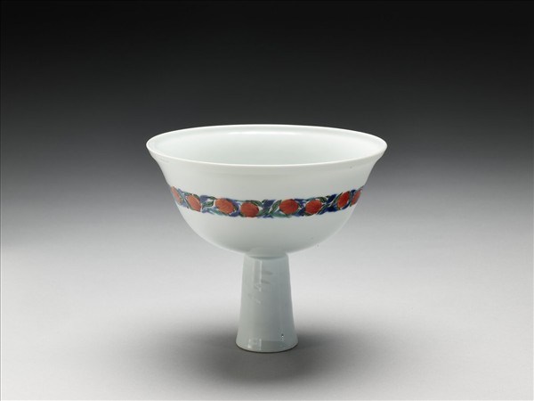 五彩蟠桃紋高足碗