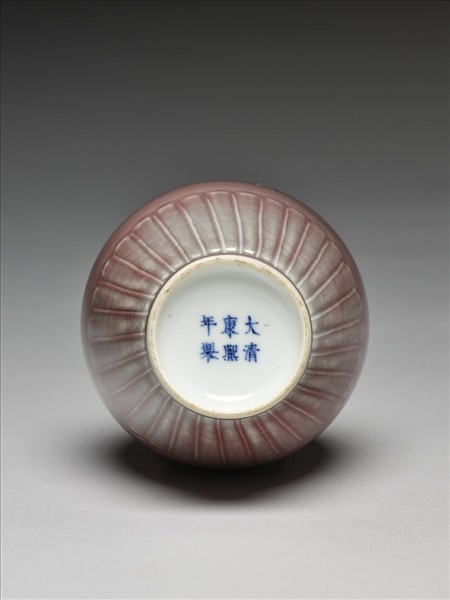 紅釉瓶