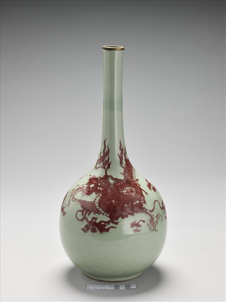 青瓷釉裡紅龍紋瓶