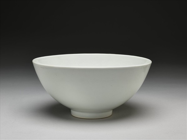 白釉劃花花卉紋碗