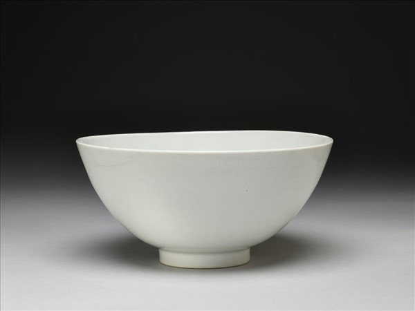 白釉劃花花卉紋碗