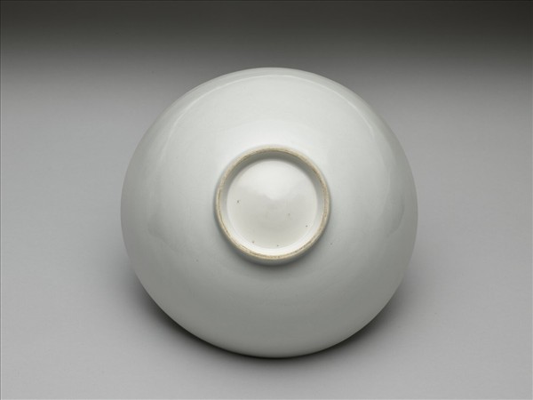 白釉劃花花卉紋碗