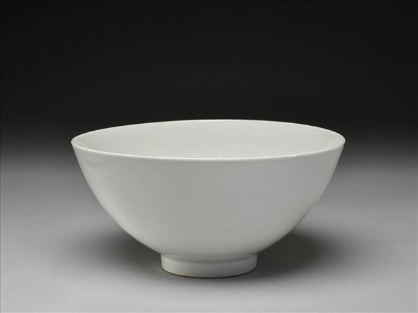 白釉劃花花卉紋碗