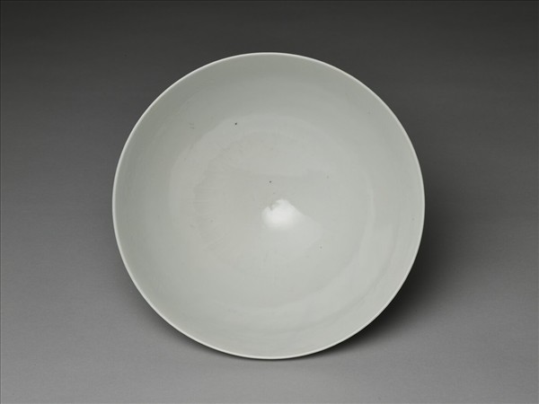 白釉劃花花卉紋碗