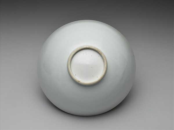 白釉劃花花卉紋碗