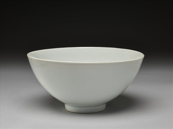 白釉劃花花卉紋碗