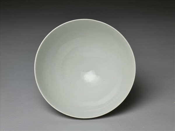 白釉劃花花卉紋碗