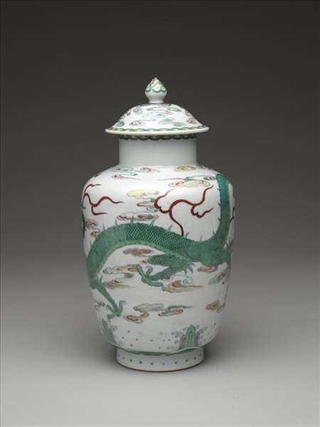 鬥彩雲龍紋蓋罐