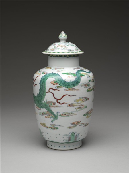 鬥彩雲龍紋蓋罐