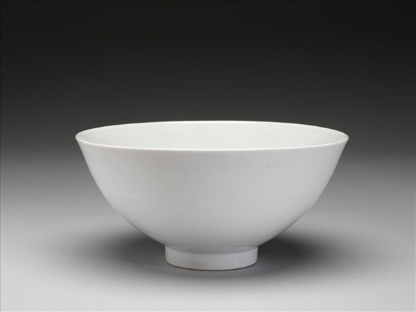 白釉劃花花卉紋碗