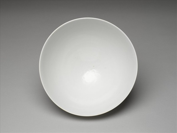 白釉劃花花卉紋碗