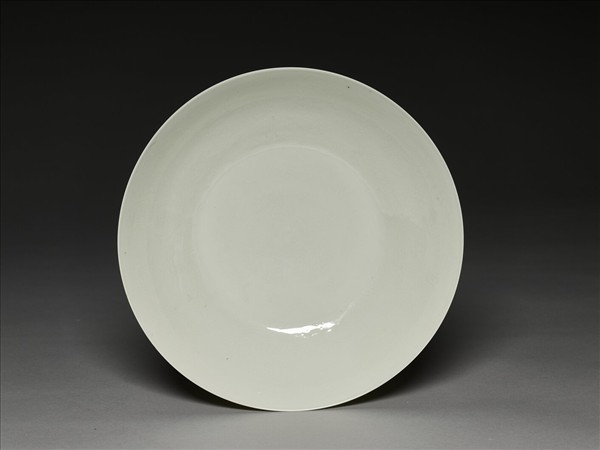 甜白半脫胎蓮花八寶壽字紋盤