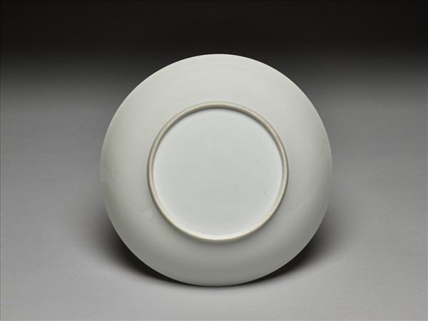 甜白半脫胎蓮花八寶壽字紋盤