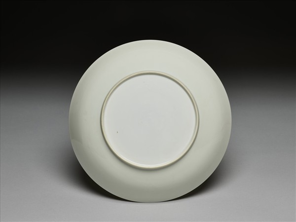 甜白半脫胎蓮花八寶壽字紋盤