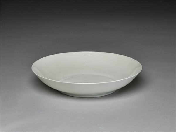 甜白半脫胎蓮花八寶壽字紋盤