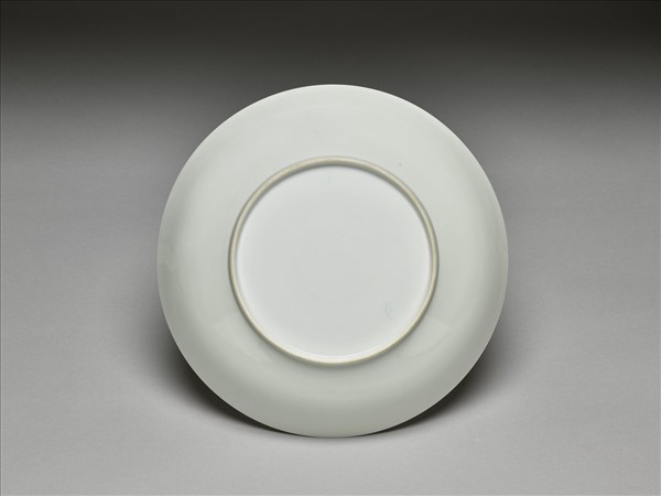 甜白半脫胎蓮花八寶壽字紋盤