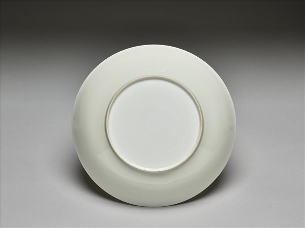 甜白半脫胎蓮花八寶壽字紋盤