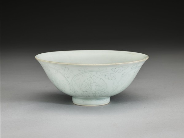 青白瓷劃花花卉紋碗